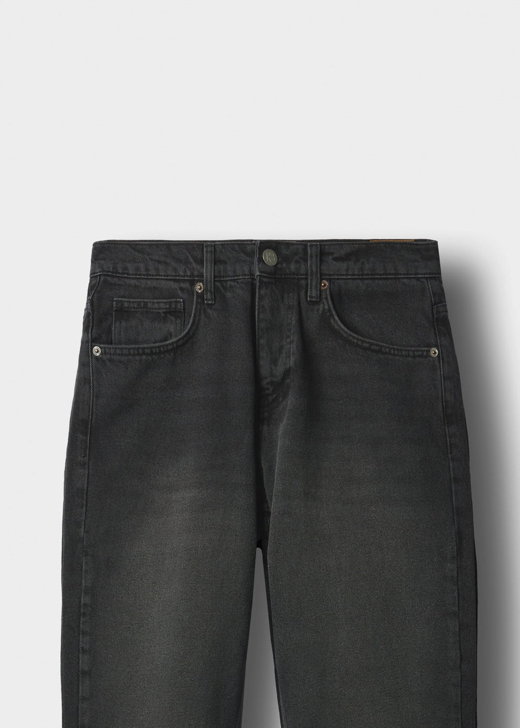 Bekannte dunkle Jeans