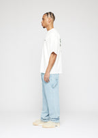 Bekannte blaue Baggy-Jeans