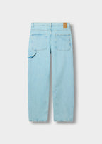 Bekannte blaue Baggy-Jeans