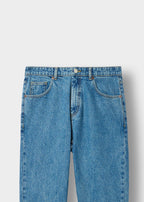 Bekannt für seine Live-Blue-Jeans